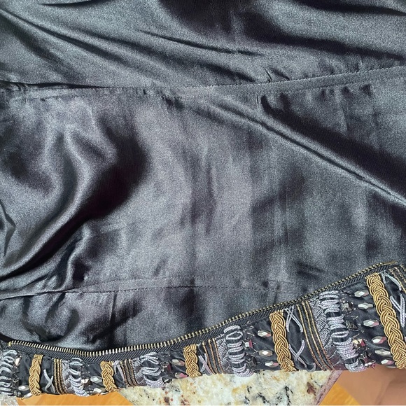 XXS BEBE strapless beautifully embroidered top - Picture 5 of 7